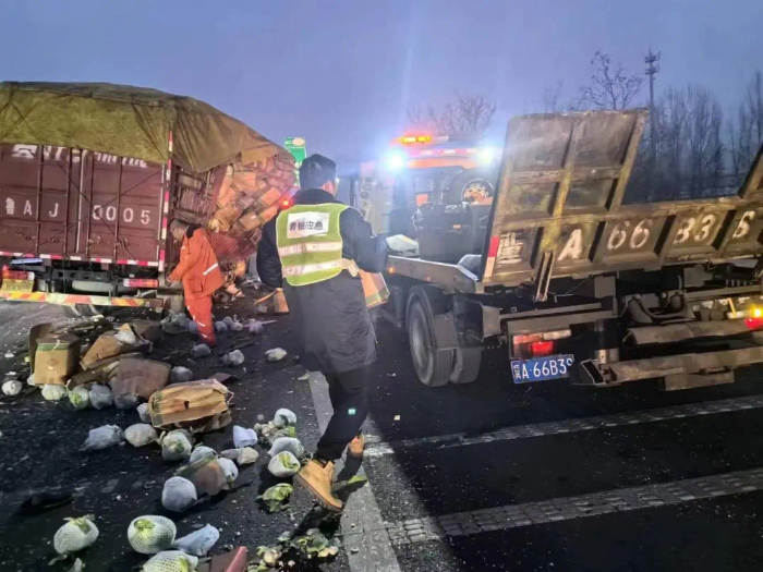 高速公路中出現(xiàn)各類(lèi)突發(fā)問(wèn)題，保通保暢應(yīng)急大隊(duì)會(huì)第一時(shí)間趕到現(xiàn)場(chǎng)進(jìn)行協(xié)調(diào)處置（河北高速集團(tuán)青銀分公司供圖）