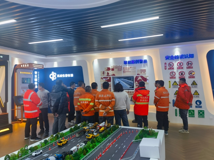 養(yǎng)護分公司張家口分中心：組織開展《高速公路養(yǎng)護施工作業(yè)規(guī)程》宣貫培訓1