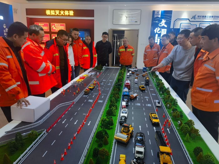 養(yǎng)護分公司張家口分中心：組織開展《高速公路養(yǎng)護施工作業(yè)規(guī)程》宣貫培訓3